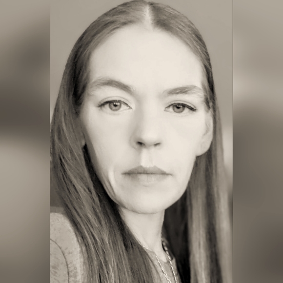 Meet your Posher, Melissa - Picture 1 of 3